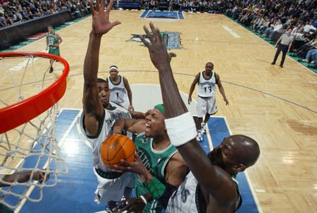 大联盟在 2021 年禁止投手使用黏性物质（Sticky Stuff），比赛数据显著变化