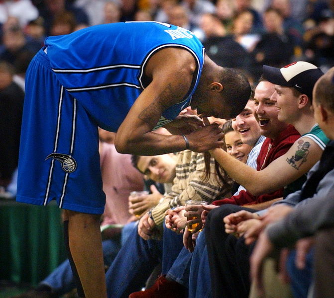 独行侠签下考辛斯，补强内线深度