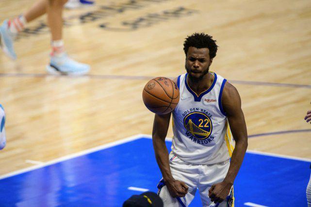 费城人队核心哈珀在慈善活动中透露，2026 赛季将尝试承担更多一垒防守责任