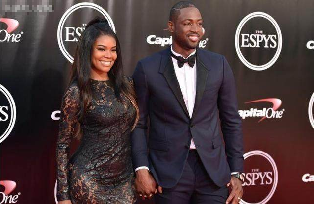 曼联非洲杯三国脚下轮恐缺阵，仍在谈判！阿莫林披露德里赫特伤情