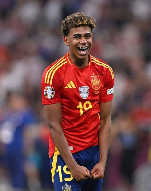 皇马近期面临高压，阿隆索执教遇阻，潜在替代者包括瓜迪奥拉、齐达内及阿韦罗亚，比赛关键影响其未来。