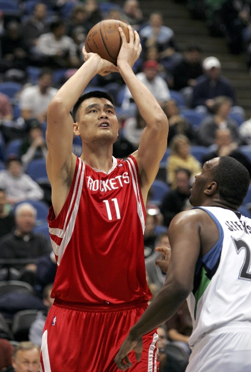 哈兰德晒与母亲、哥哥合照：老大、我和我哥