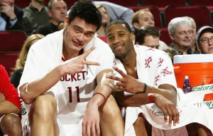 终于有正面贡献！杨瀚森前场板先助攻三分 然后快攻再助攻扣篮