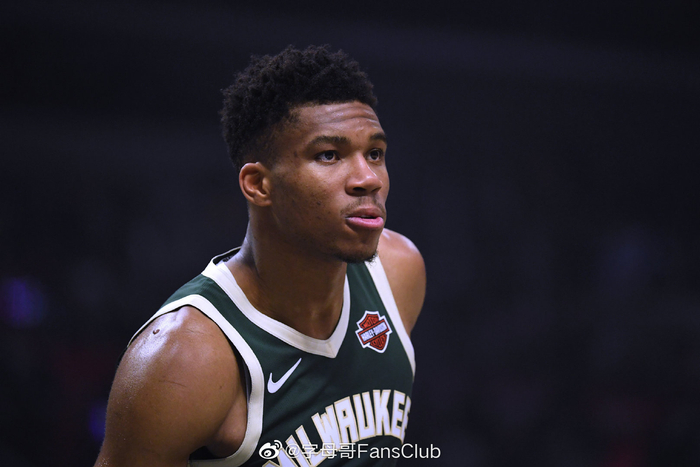 棒球规则中的非典型死球判罚那些让解说员挠头的瞬间