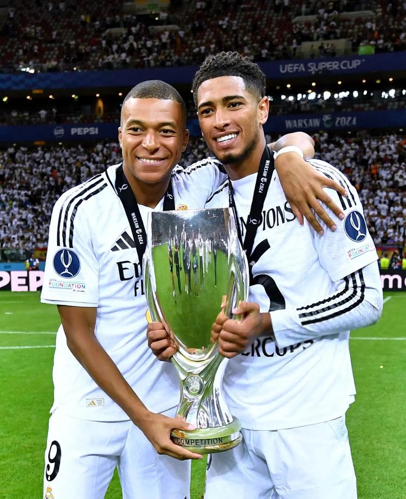 周薪30万镑留不下！记者：红军给历史级薪水，但阿诺德只想去皇马